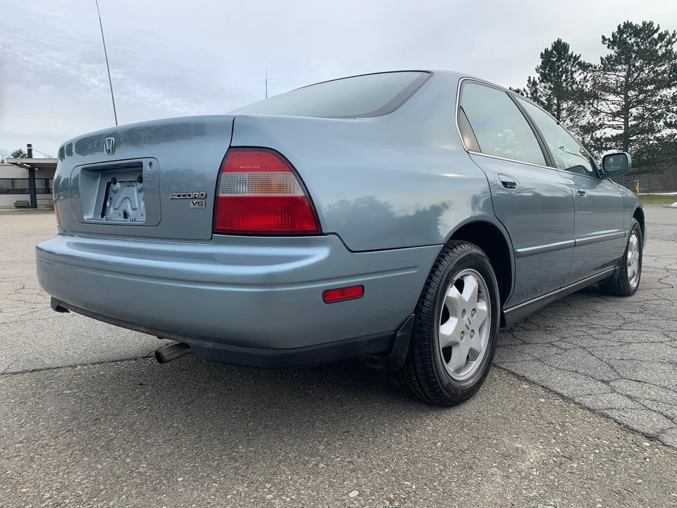 1995 Honda Accord 5th Gen - Image 16 of 31