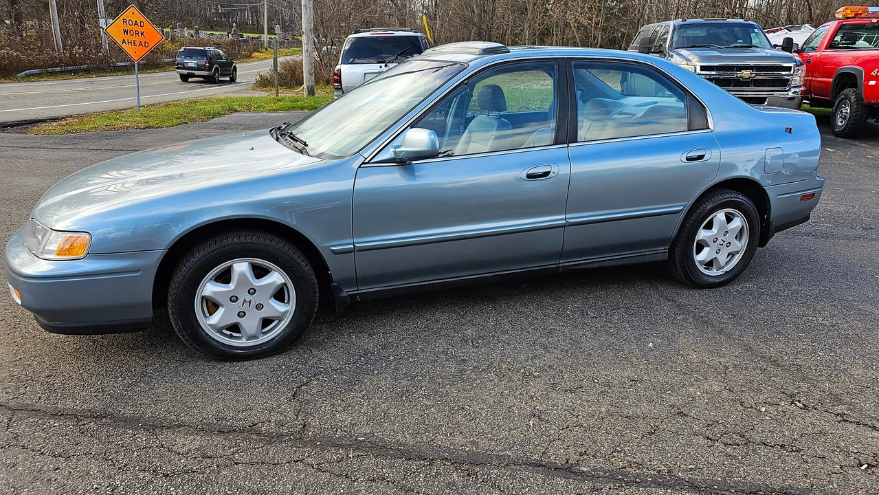 1995 Honda Accord 5th Gen - Image 9 of 31