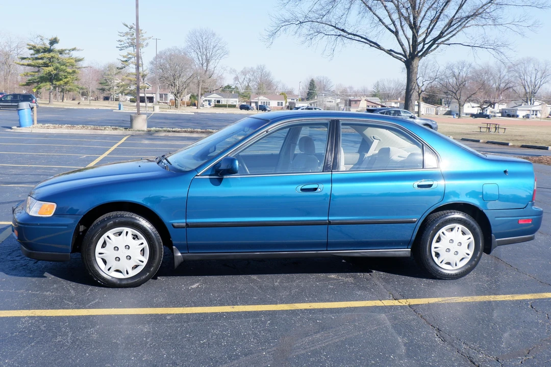 1995 Honda Accord 5th Gen - Image 3 of 5