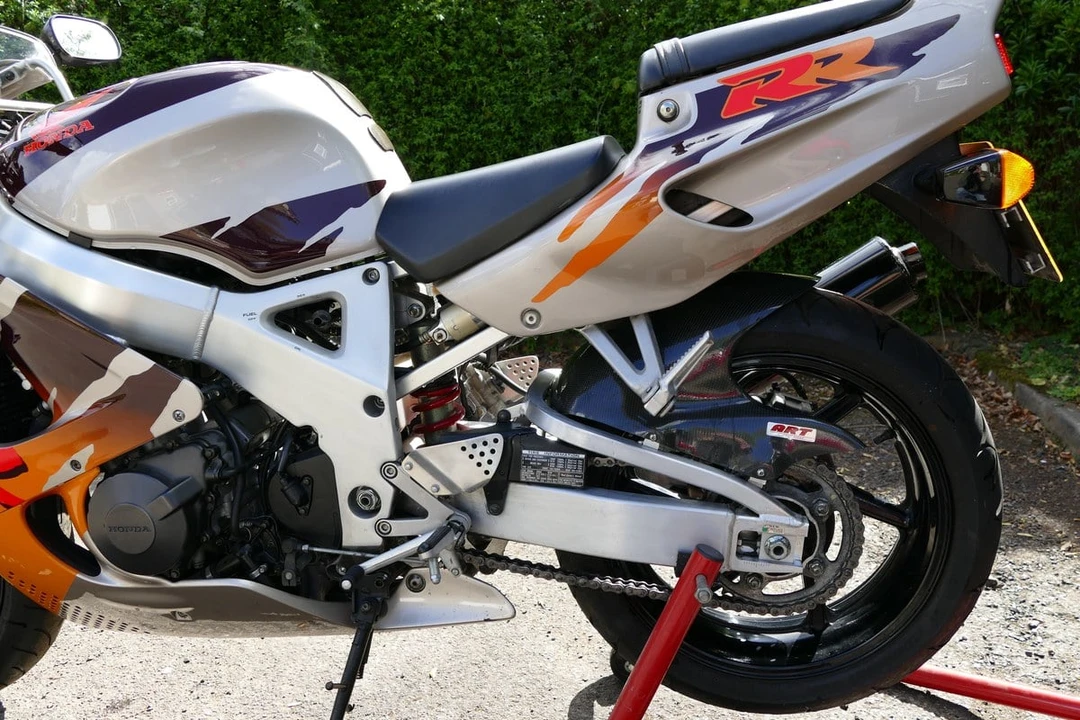 1995 Honda CBR - Image 23 of 30
