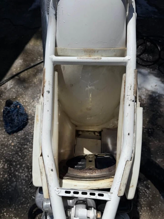 1995 Honda CR - Image 8 of 10