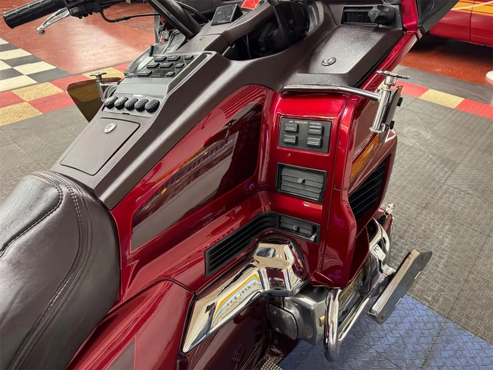 1995 Honda Gold Wing - Image 12 of 21