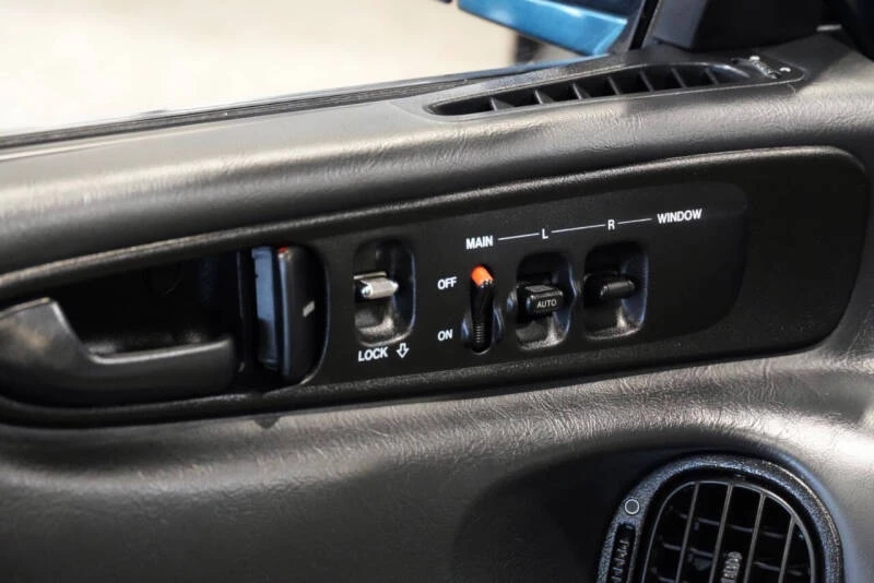 1995 Honda Prelude 4th Gen - Image 13 of 28