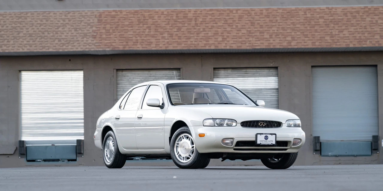 1995 Infiniti J30 - Image 15 of 31