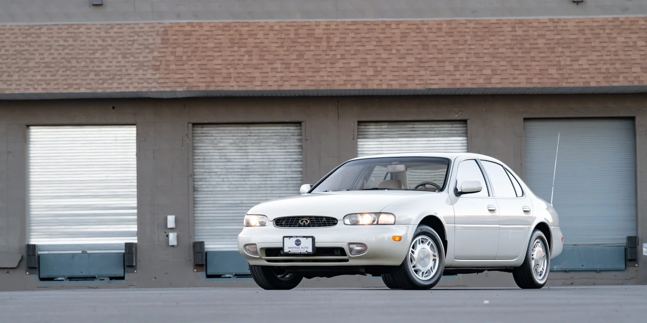 1995 Infiniti J30 - Image 2 of 31