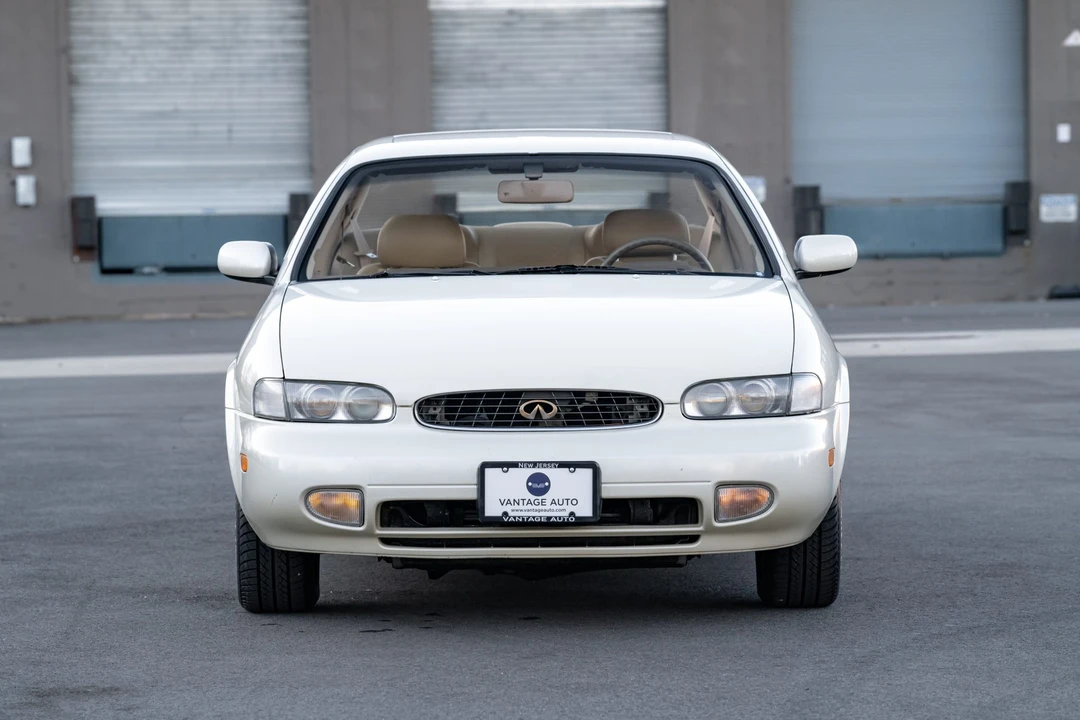 1995 Infiniti J30 - Image 18 of 31