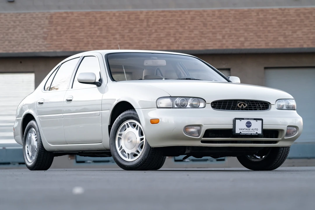 1995 Infiniti J30 - Image 17 of 31