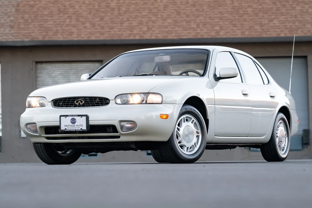 1995 Infiniti J30 - Image 4 of 31