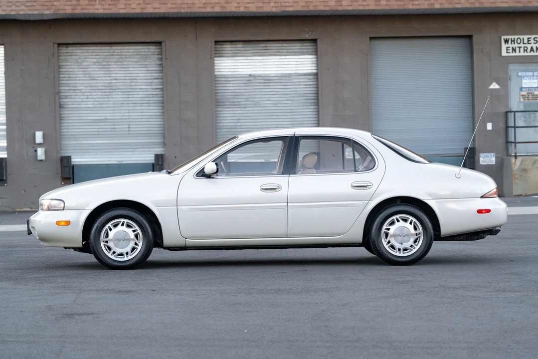 1995 Infiniti J30 - Image 5 of 31