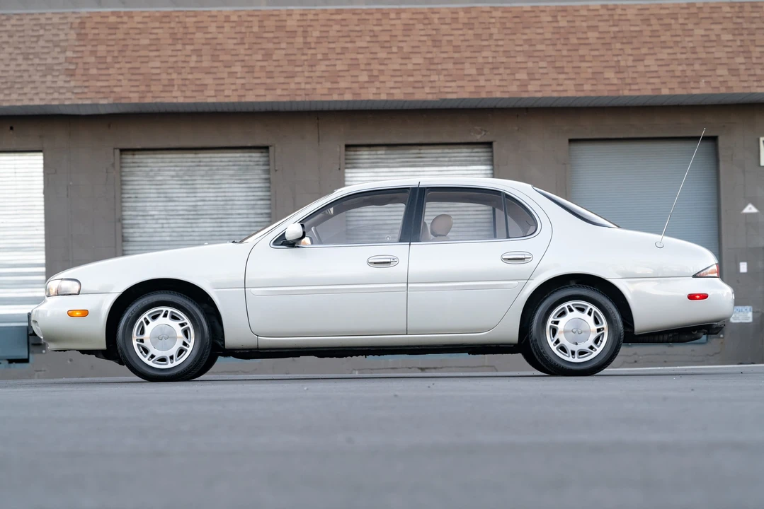 1995 Infiniti J30 - Image 6 of 31