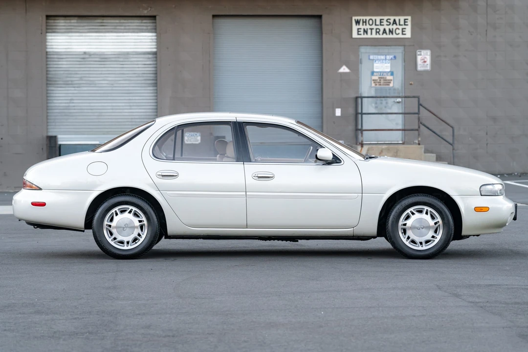 1995 Infiniti J30 - Image 13 of 31