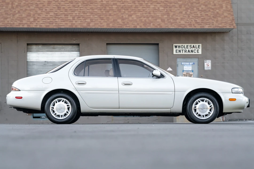 1995 Infiniti J30 - Image 14 of 31