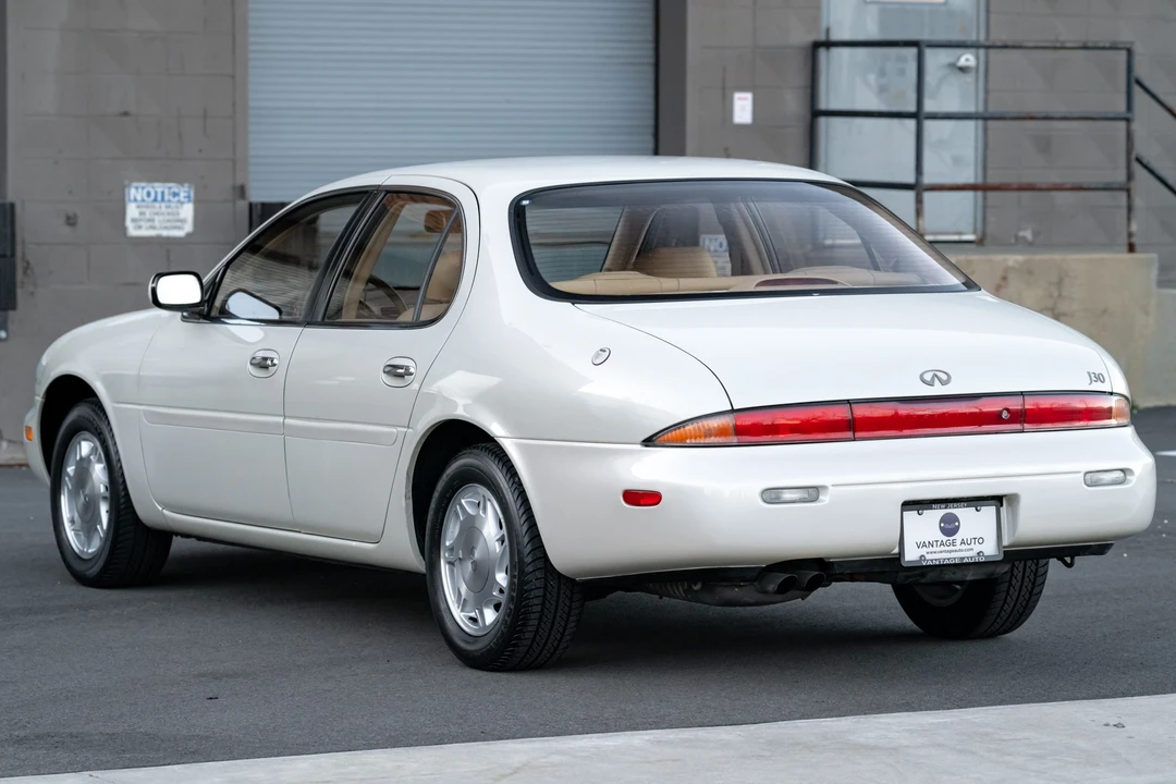 1995 Infiniti J30 - Image 8 of 31