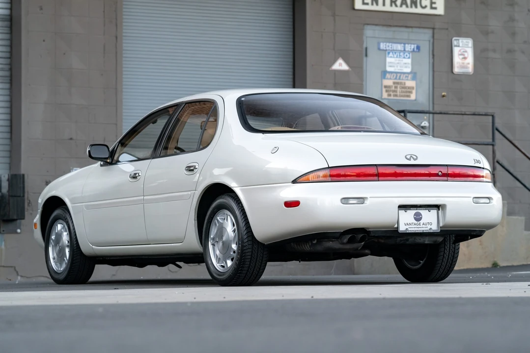 1995 Infiniti J30 - Image 7 of 31