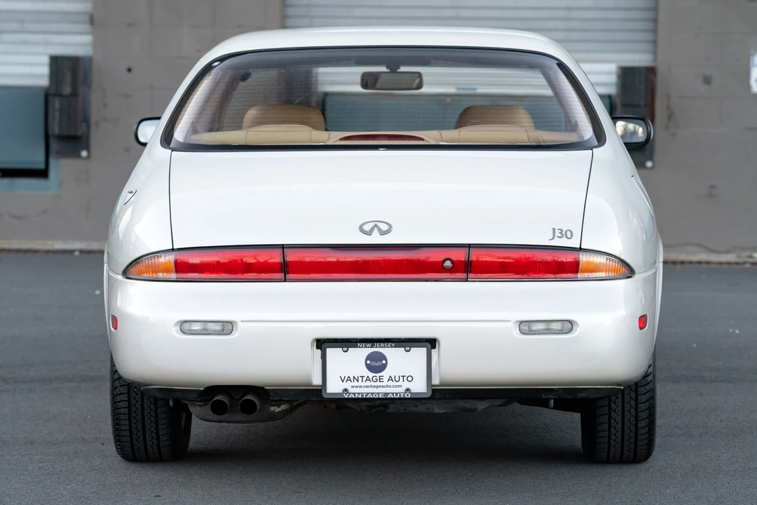 1995 Infiniti J30 - Image 9 of 31