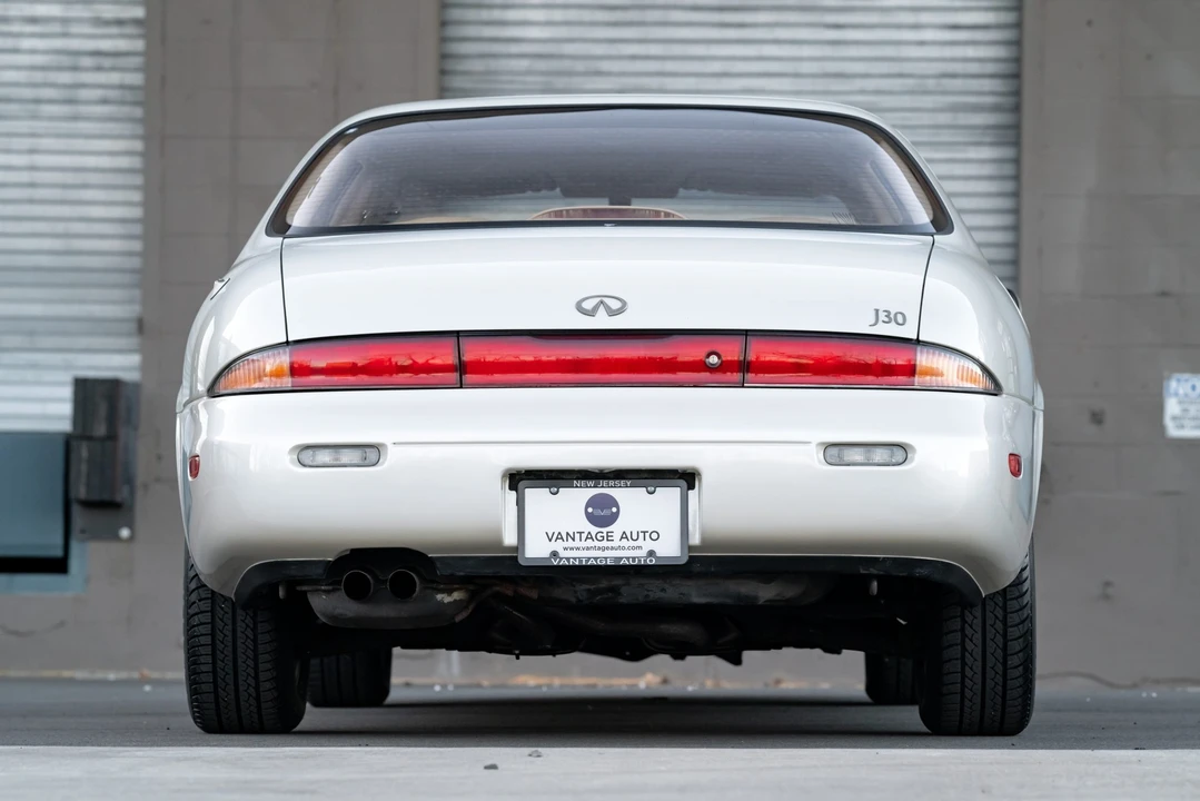 1995 Infiniti J30 - Image 10 of 31