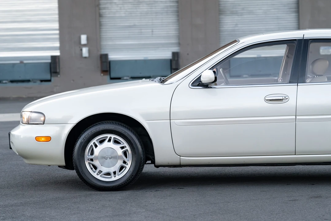 1995 Infiniti J30 - Image 23 of 31