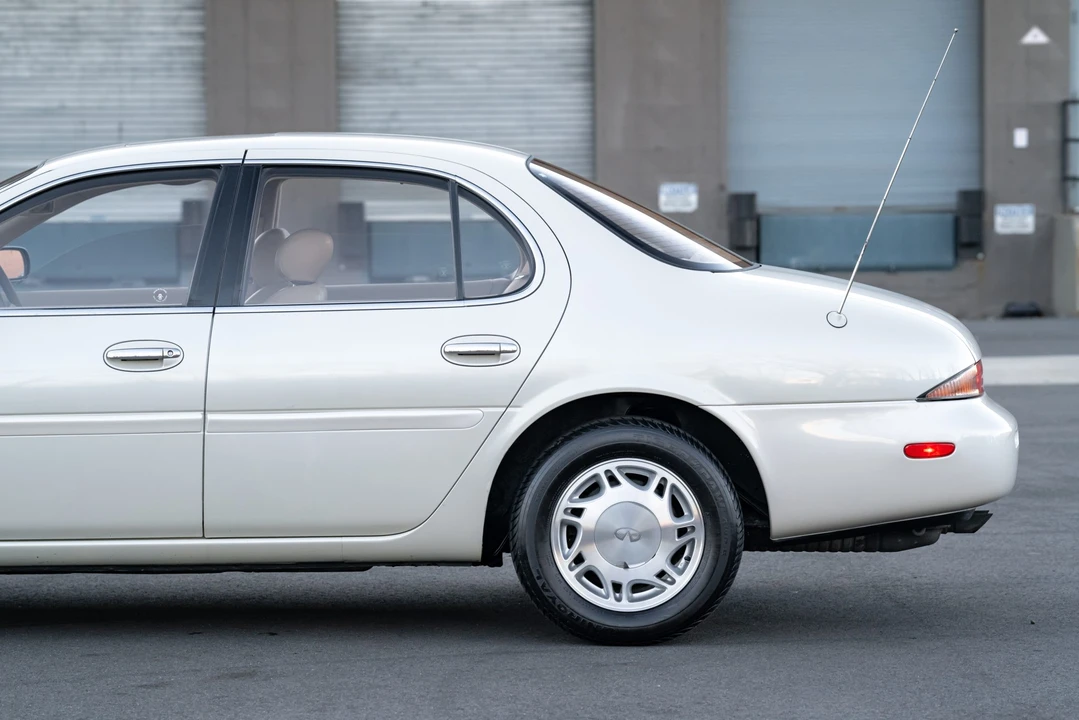 1995 Infiniti J30 - Image 25 of 31