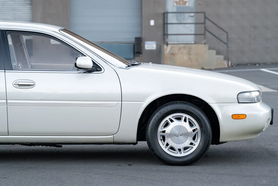 1995 Infiniti J30 - Image 30 of 31