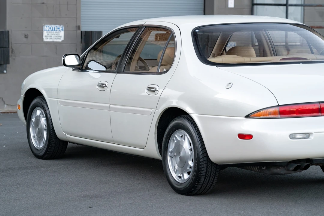 1995 Infiniti J30 - Image 26 of 31