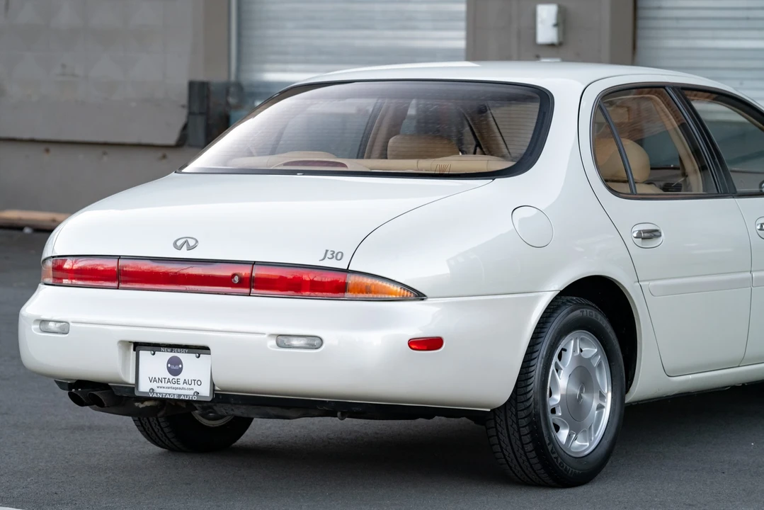 1995 Infiniti J30 - Image 28 of 31
