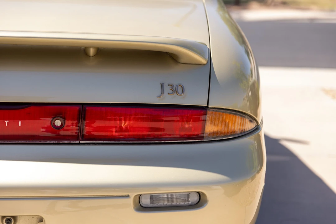 1995 Infiniti J30 - Image 17 of 31