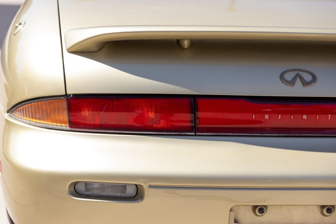 1995 Infiniti J30 - Image 16 of 31