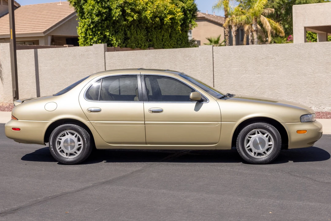 1995 Infiniti J30 - Image 5 of 31