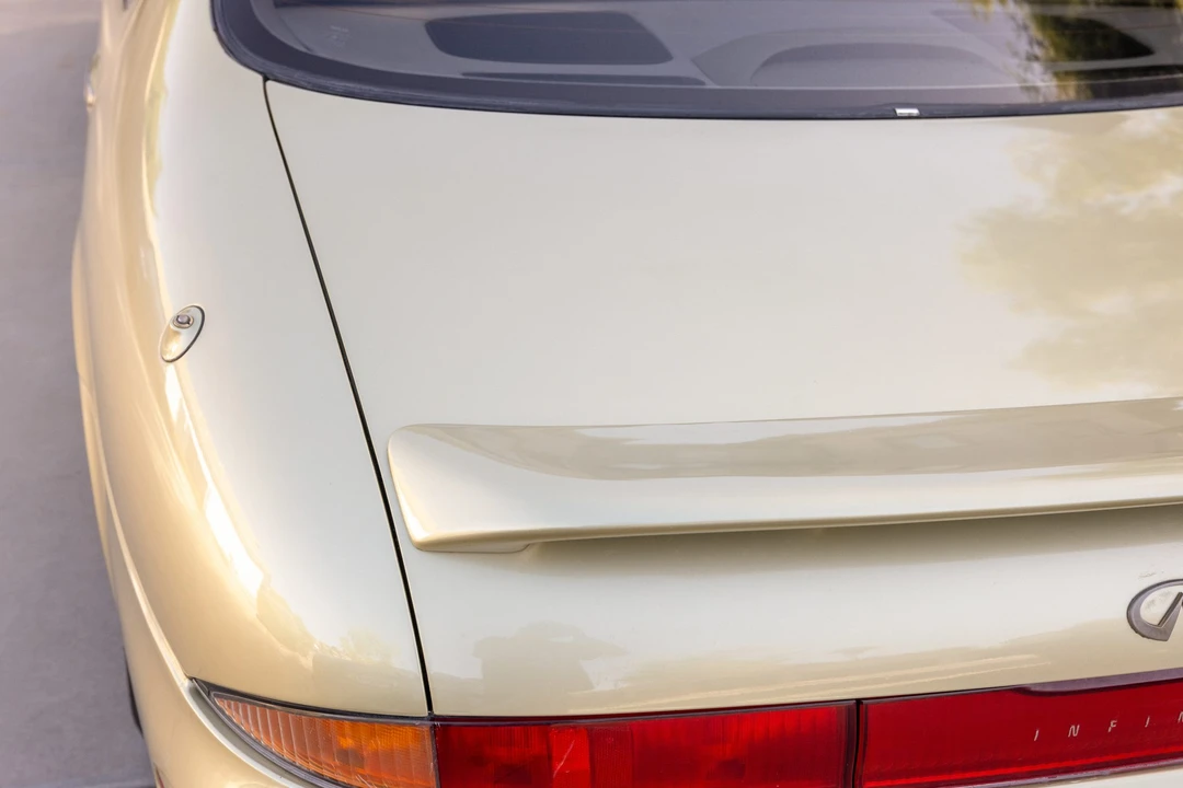 1995 Infiniti J30 - Image 18 of 31