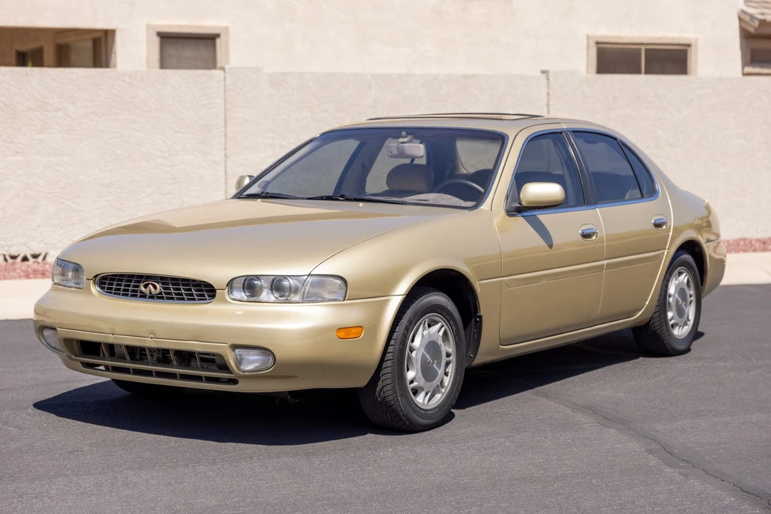 1995 Infiniti J30 - Image 2 of 31