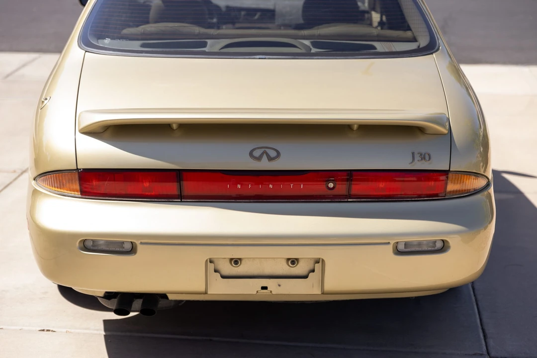 1995 Infiniti J30 - Image 14 of 31