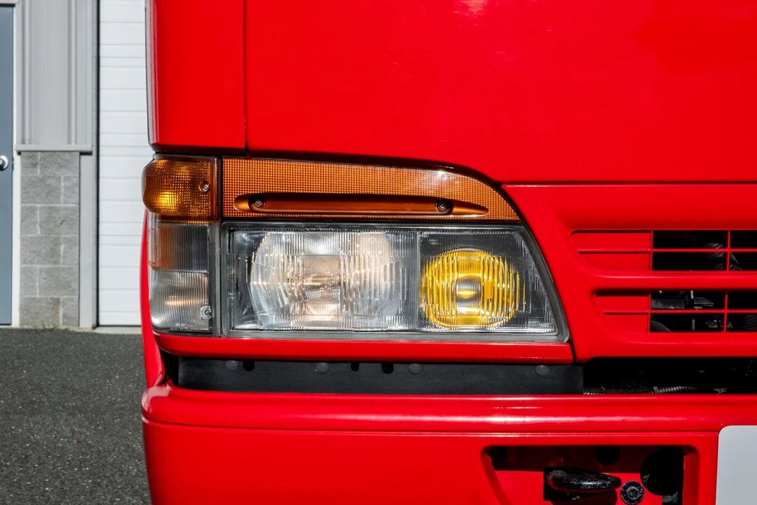 1995 Isuzu Elf - Image 13 of 31