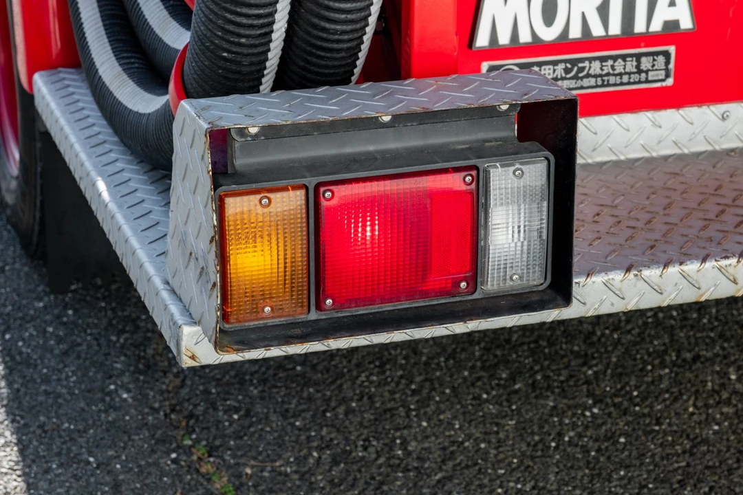 1995 Isuzu Elf - Image 17 of 31