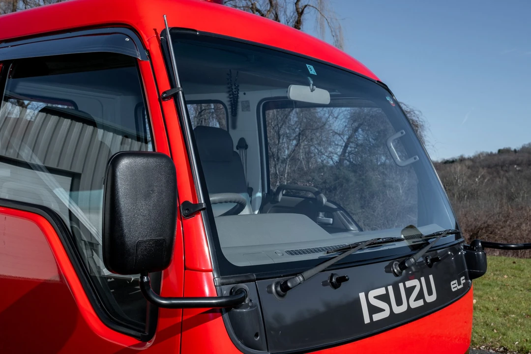 1995 Isuzu Elf - Image 28 of 31
