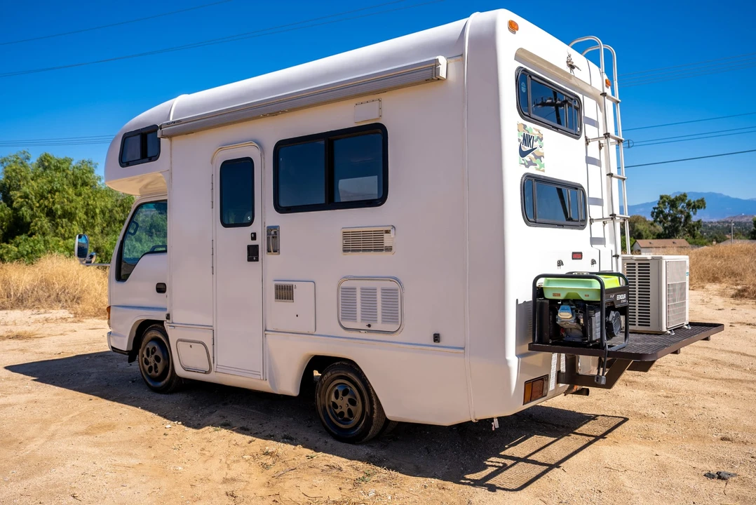 1995 Isuzu Elf - Image 28 of 31