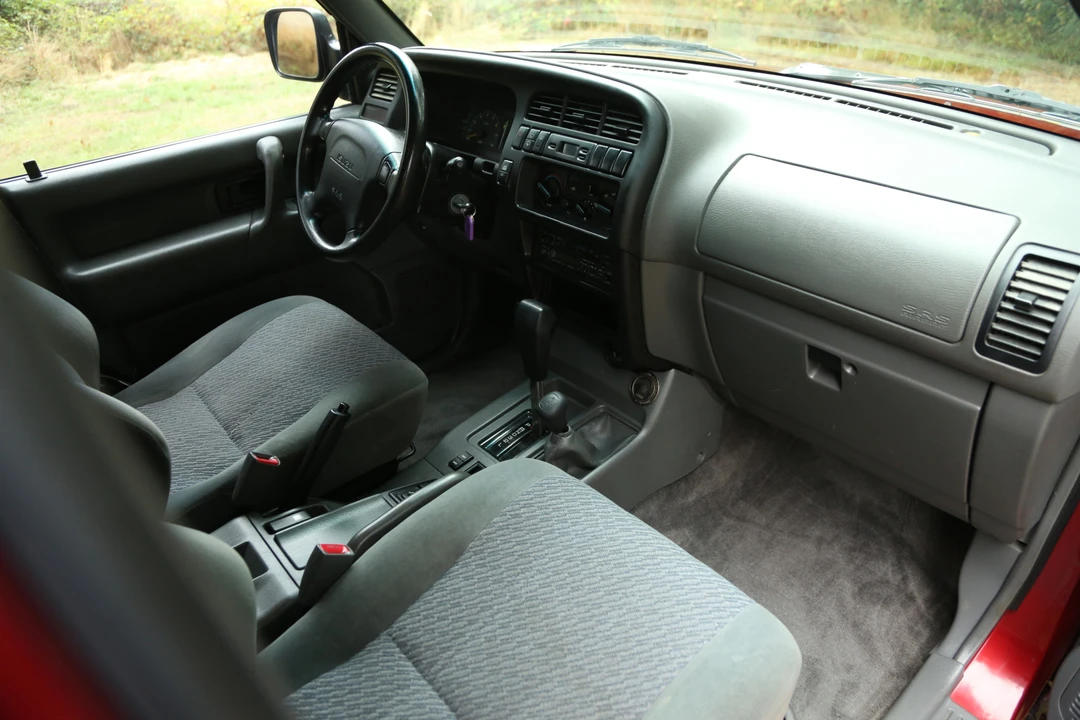 1995 Isuzu Trooper - Image 29 of 31