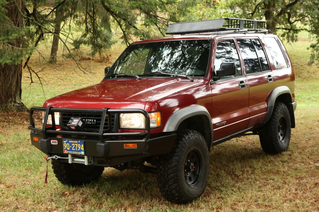 1995 Isuzu Trooper - Image 2 of 31