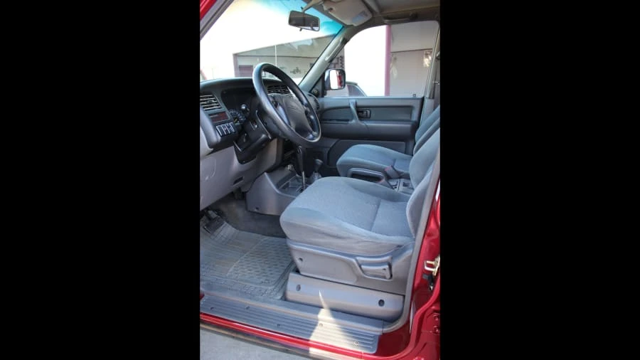 1995 Isuzu Trooper - Image 2 of 4