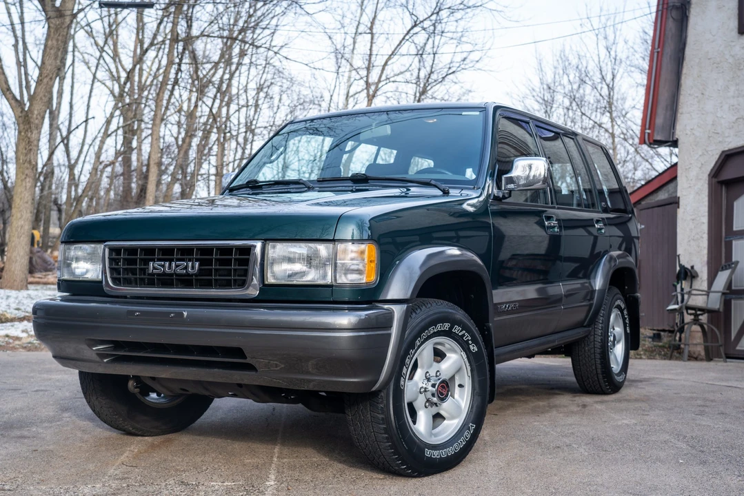 1995 Isuzu Trooper - Image 8 of 31