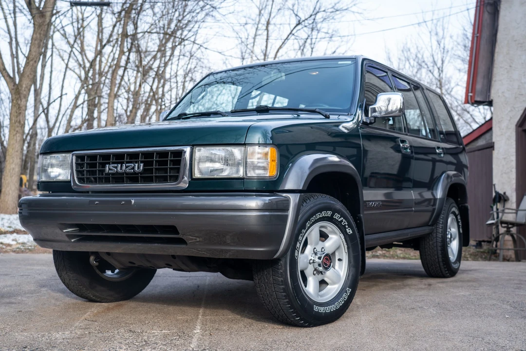 1995 Isuzu Trooper - Image 9 of 31