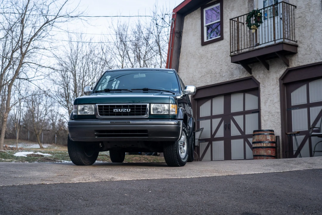 1995 Isuzu Trooper - Image 2 of 31