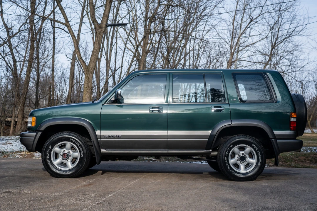 1995 Isuzu Trooper - Image 13 of 31