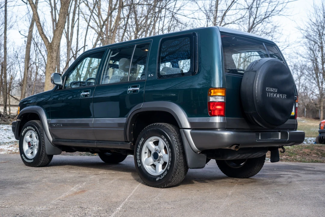 1995 Isuzu Trooper - Image 15 of 31