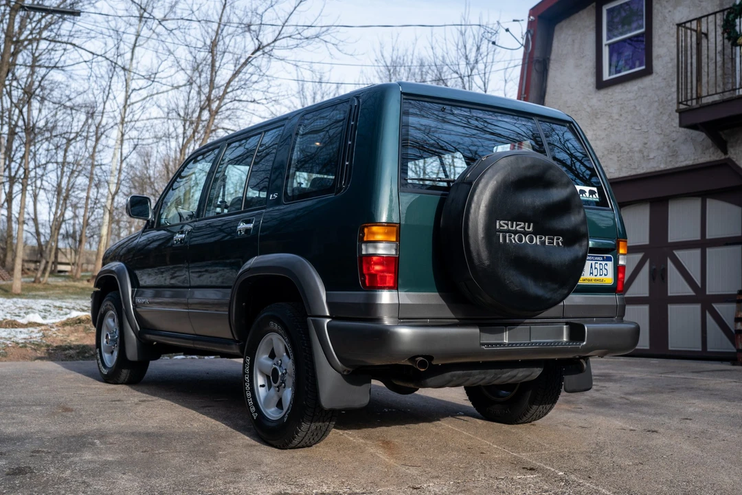 1995 Isuzu Trooper - Image 16 of 31