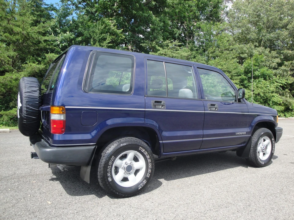 1995 Isuzu Trooper - Image 13 of 31