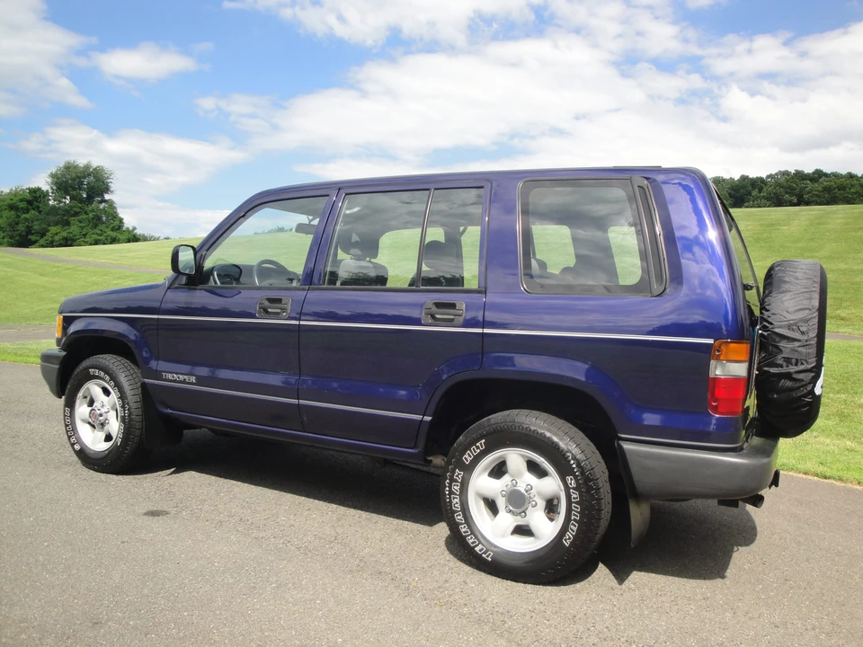 1995 Isuzu Trooper - Image 10 of 31