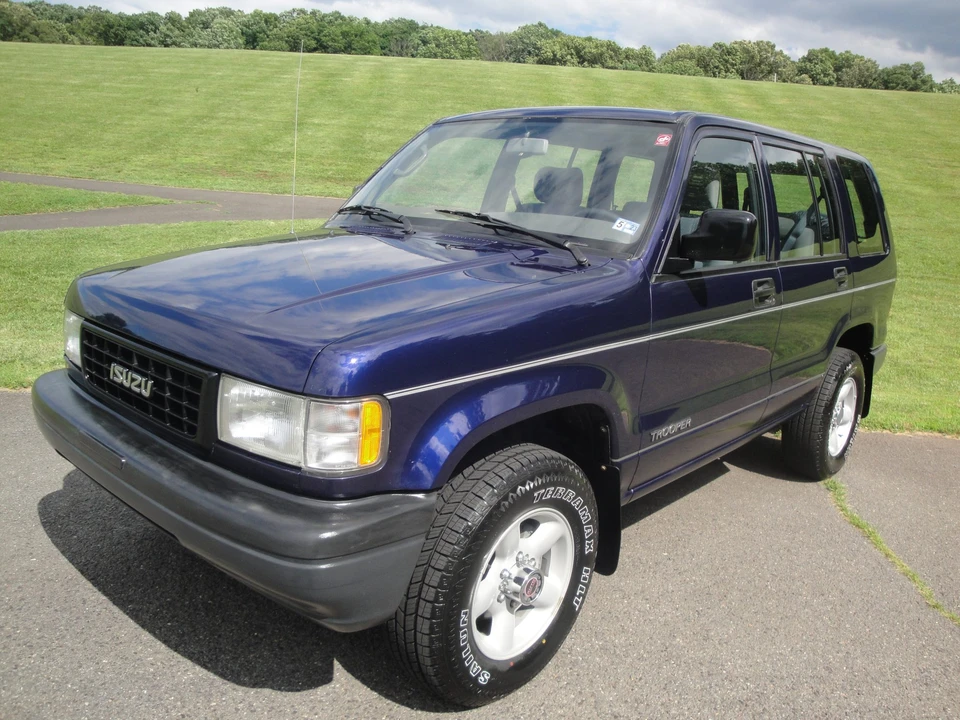 1995 Isuzu Trooper - Image 2 of 31