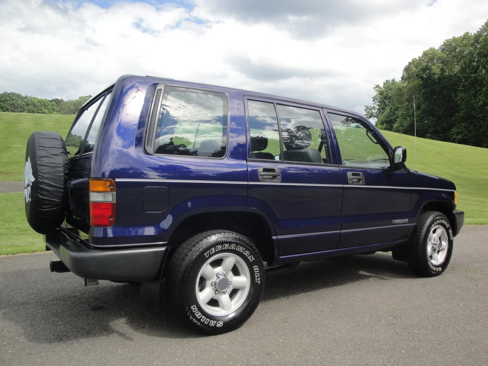 1995 Isuzu Trooper - Image 11 of 31