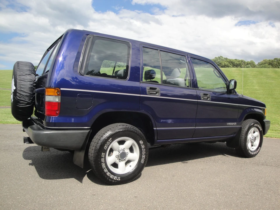 1995 Isuzu Trooper - Image 12 of 31