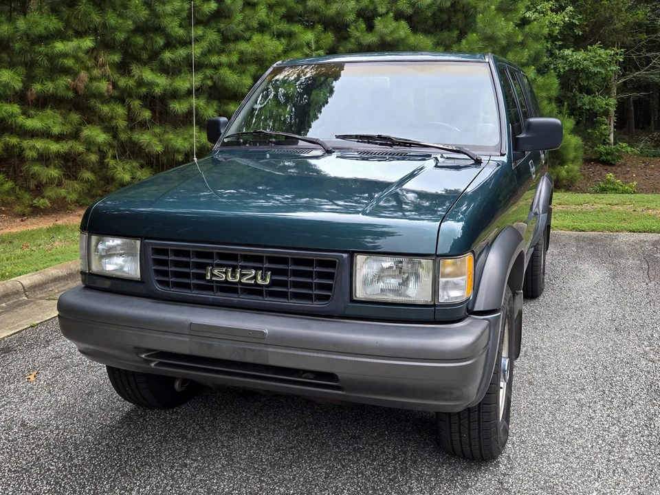 1995 Isuzu Trooper - Image 2 of 31